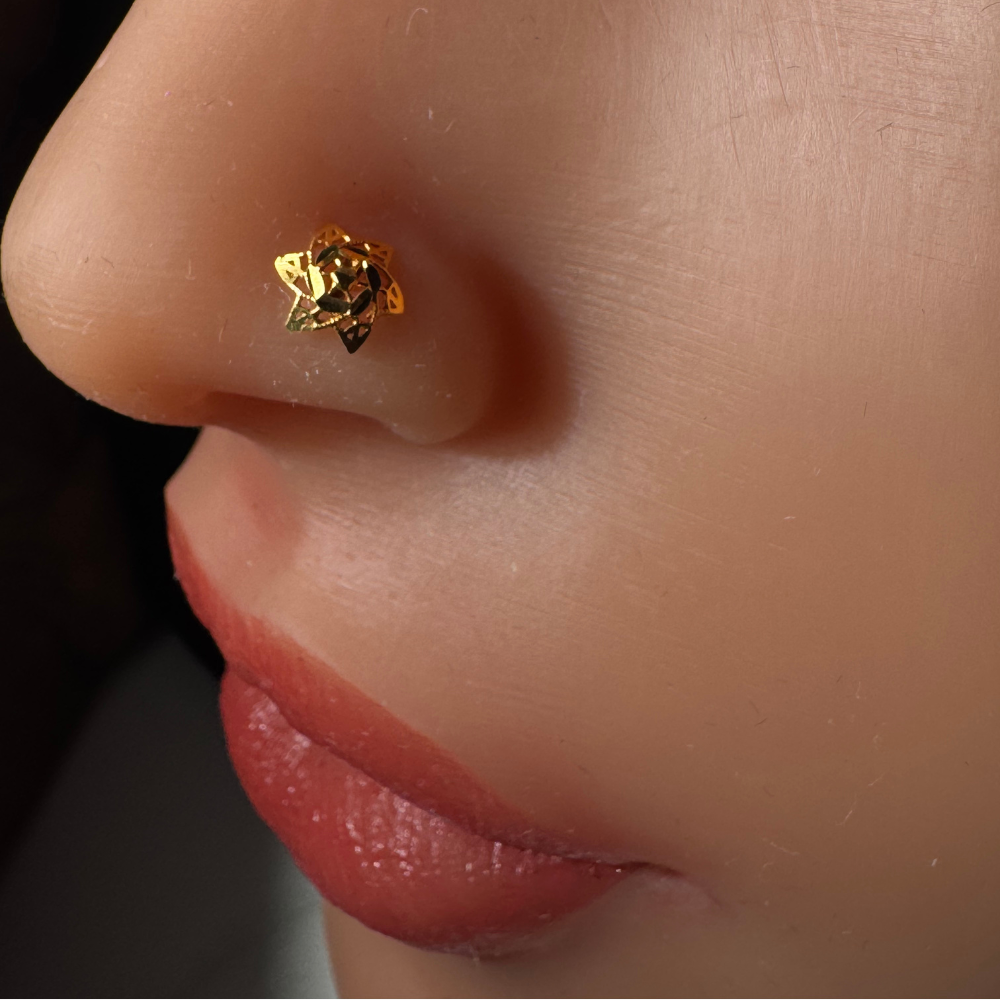 Starlit Charm – A delicate yet radiant gold star